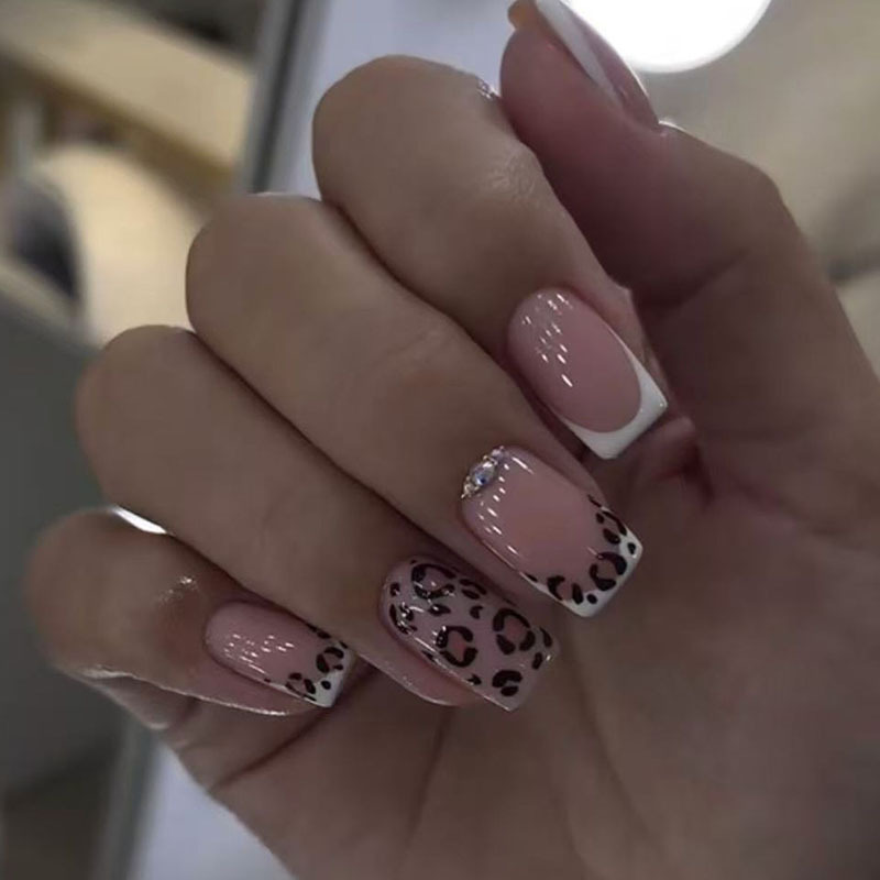 เล็บปลอมสำเร็จรูป 24 ชิ้น สไตล - Nail Art Red Cherry บทวิจารณ์และราคา