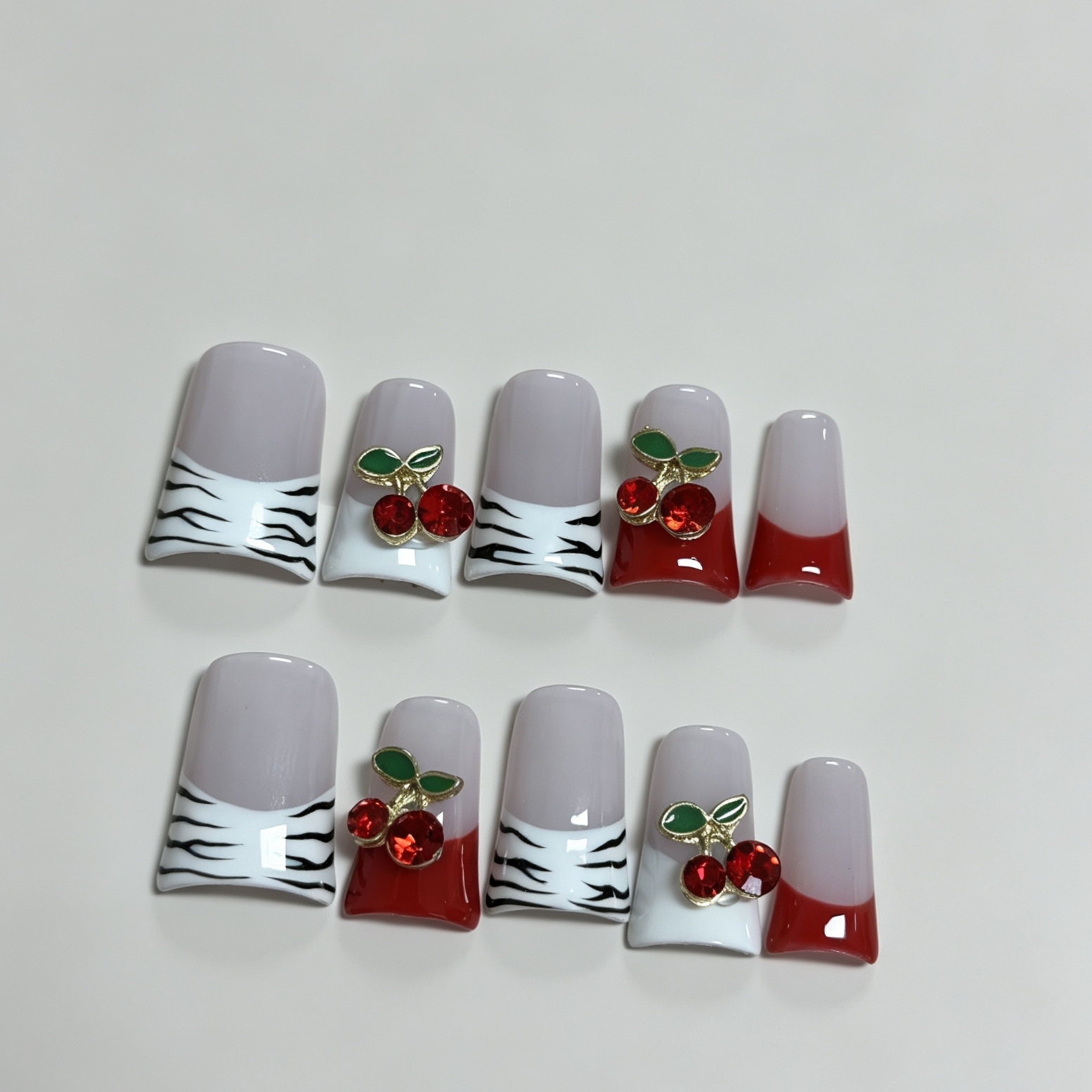 เล็บปลอมแบบกดติดขนาดกลาง 10 ชิ - Nail Art Red Cherry บทวิจารณ์และราคา